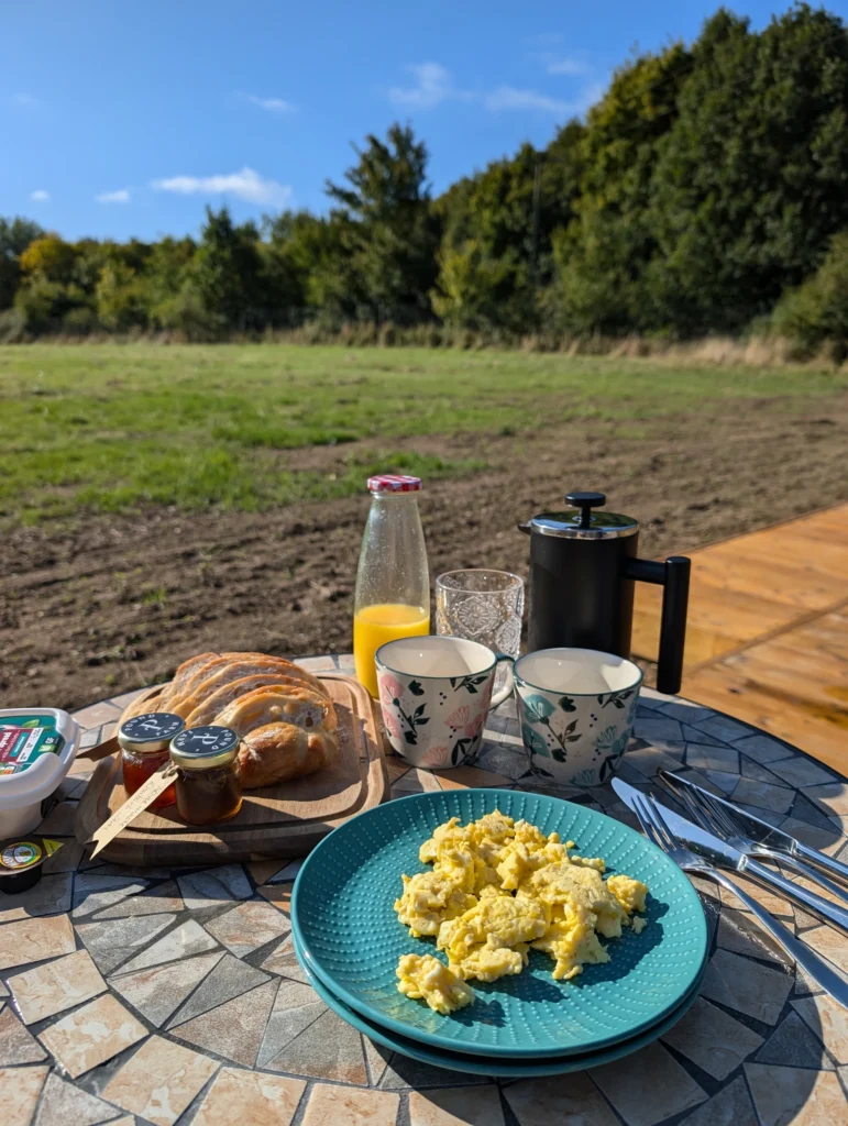 Breakfast on a sunny day at OOD Mirror House Pound Farm. 